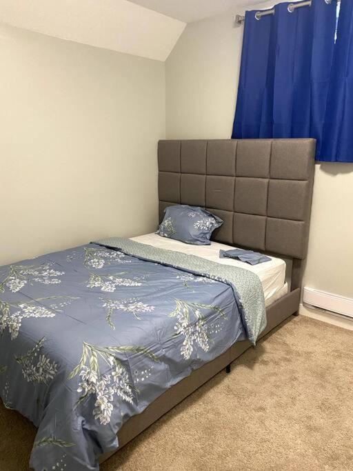 Beautiful And Spacious 1 Room In A Very Quiet Area Airdrie Exterior photo