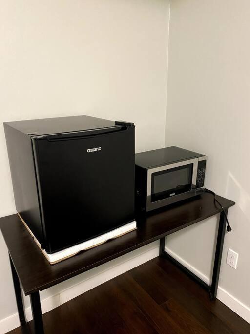Beautiful And Spacious 1 Room In A Very Quiet Area Airdrie Exterior photo