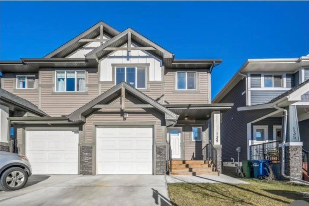 Beautiful And Spacious 1 Room In A Very Quiet Area Airdrie Exterior photo